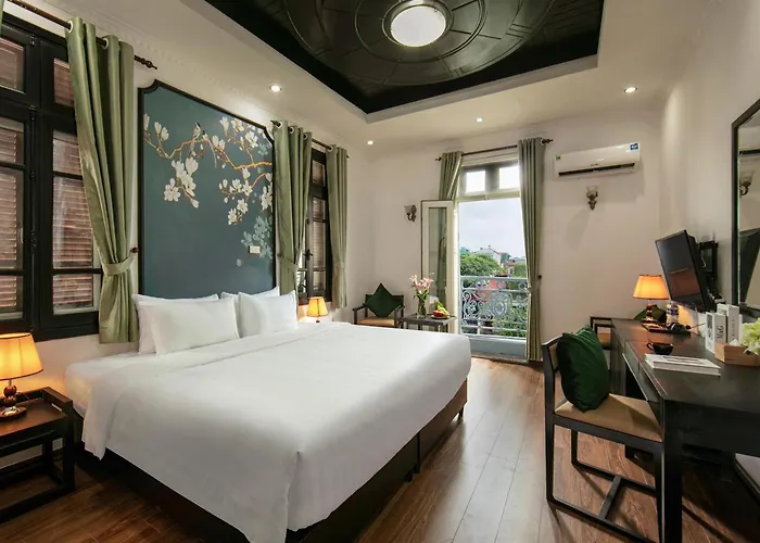 Cheap hotel: Old Quarter Charm Hotel